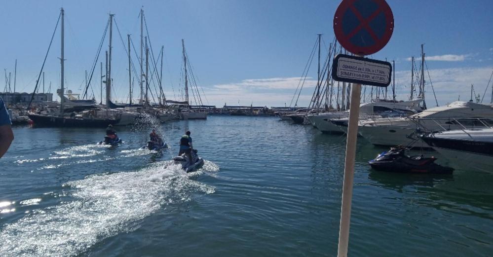 Junto A La Playa Del Cristo Cerca Del Puerto Apartment Estepona Bagian luar foto