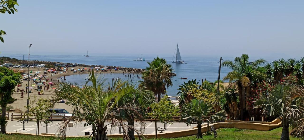 Junto A La Playa Del Cristo Cerca Del Puerto Apartment Estepona Bagian luar foto