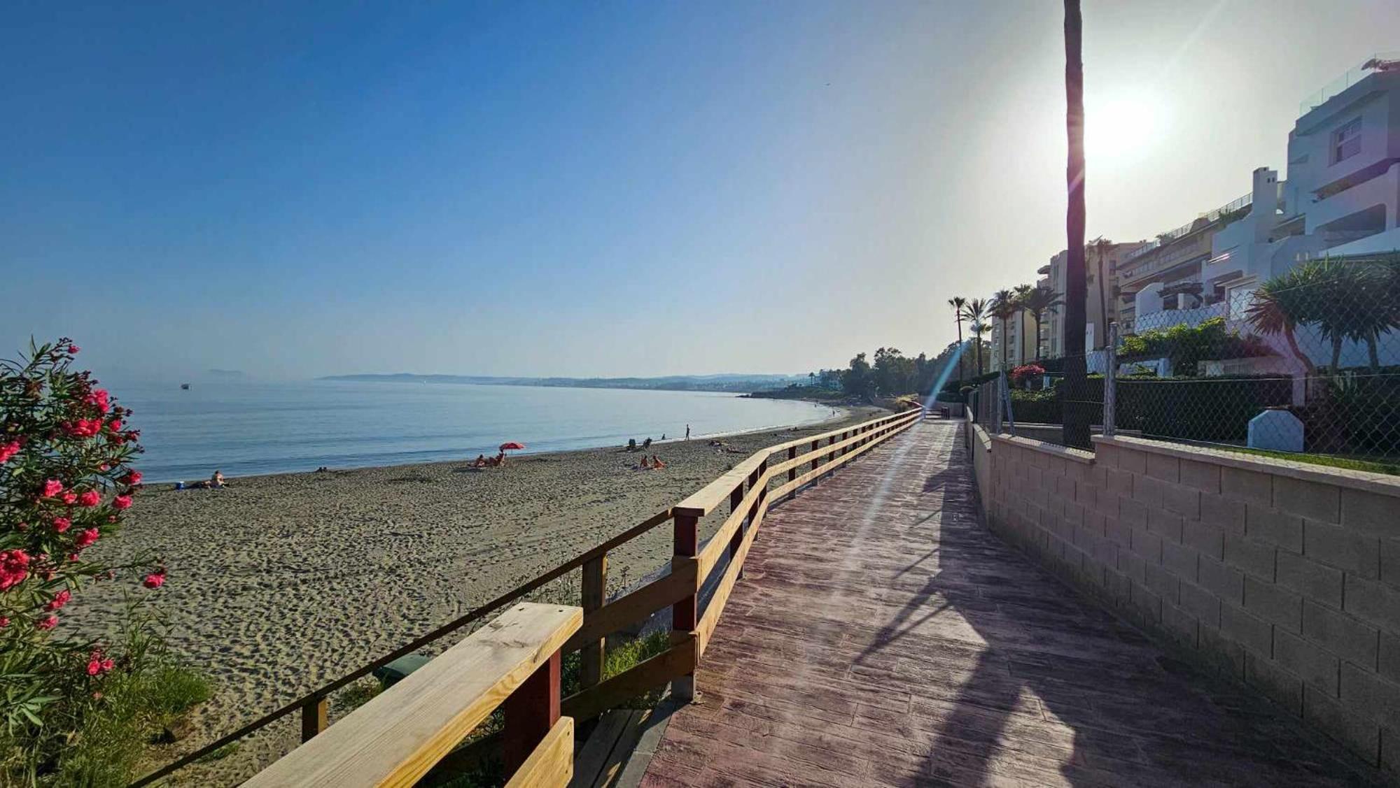 Junto A La Playa Del Cristo Cerca Del Puerto Apartment Estepona Bagian luar foto