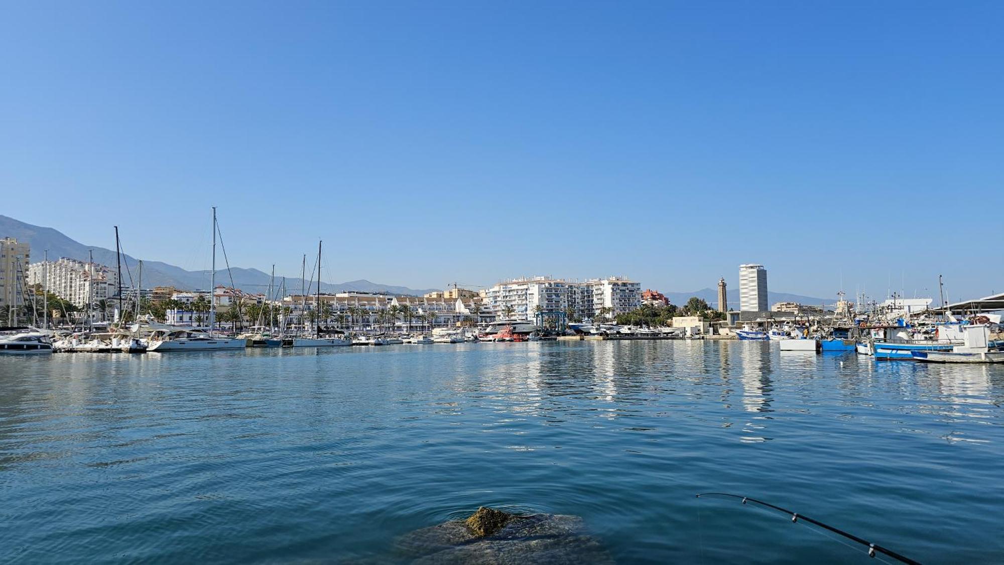 Junto A La Playa Del Cristo Cerca Del Puerto Apartment Estepona Bagian luar foto