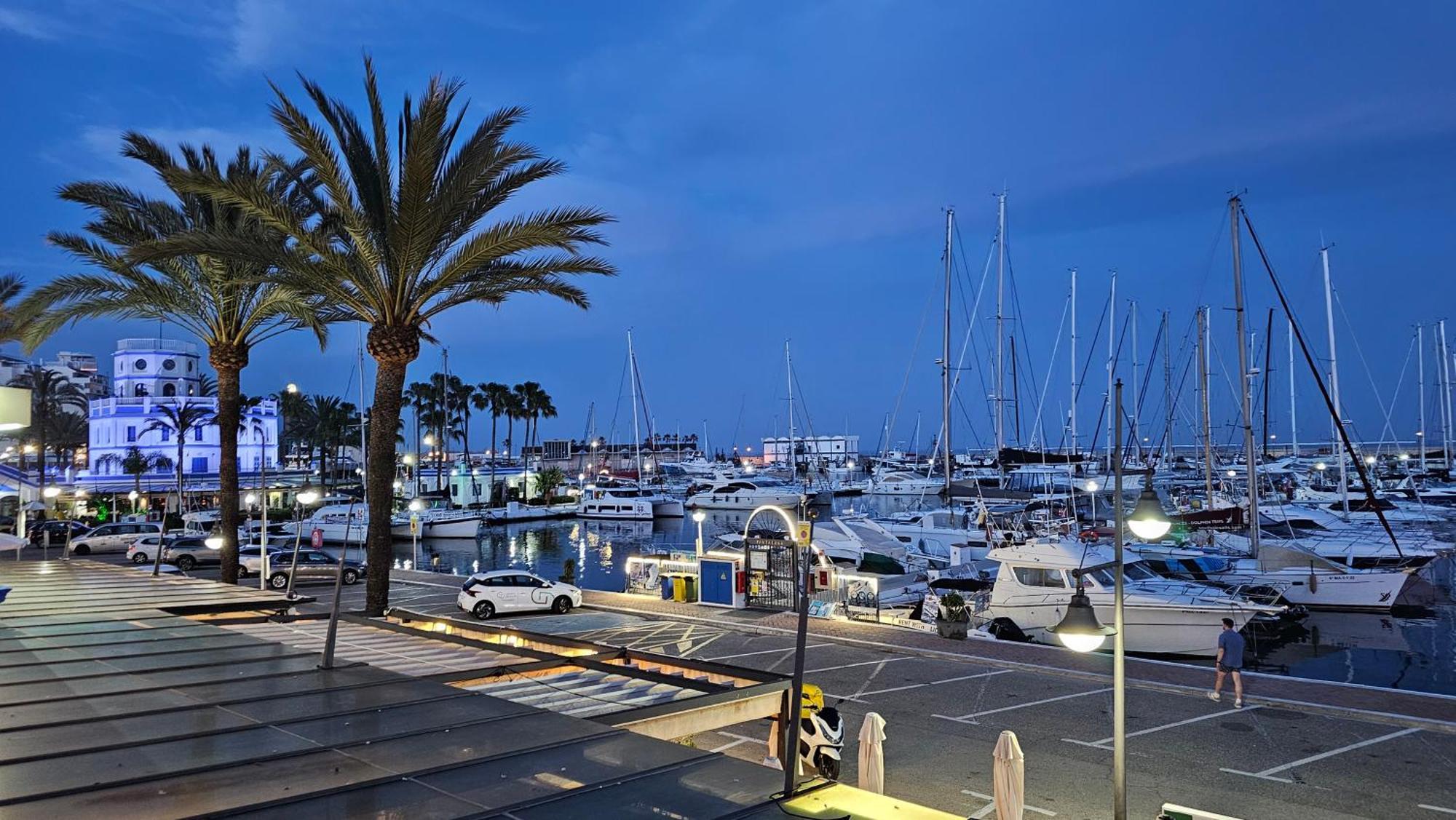 Junto A La Playa Del Cristo Cerca Del Puerto Apartment Estepona Bagian luar foto