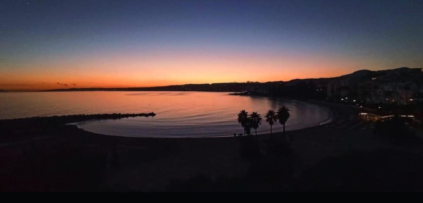 Junto A La Playa Del Cristo Cerca Del Puerto Apartment Estepona Bagian luar foto