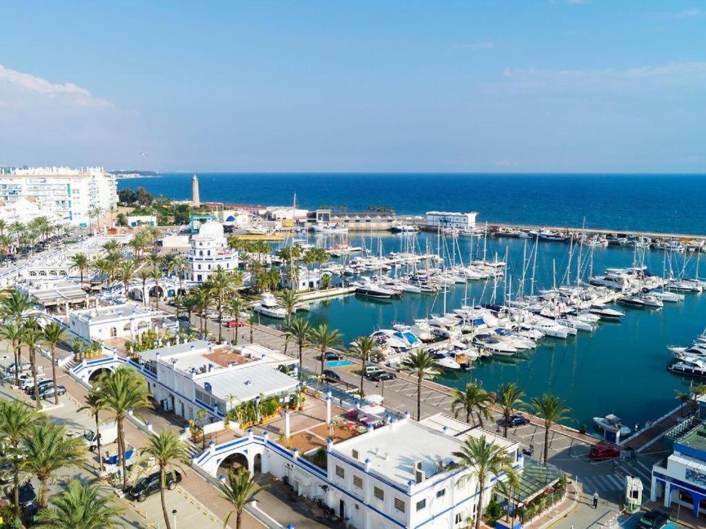 Junto A La Playa Del Cristo Cerca Del Puerto Apartment Estepona Bagian luar foto