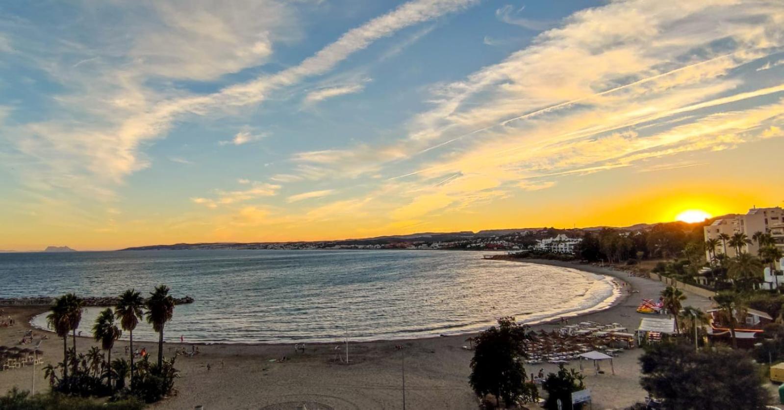 Junto A La Playa Del Cristo Cerca Del Puerto Apartment Estepona Bagian luar foto