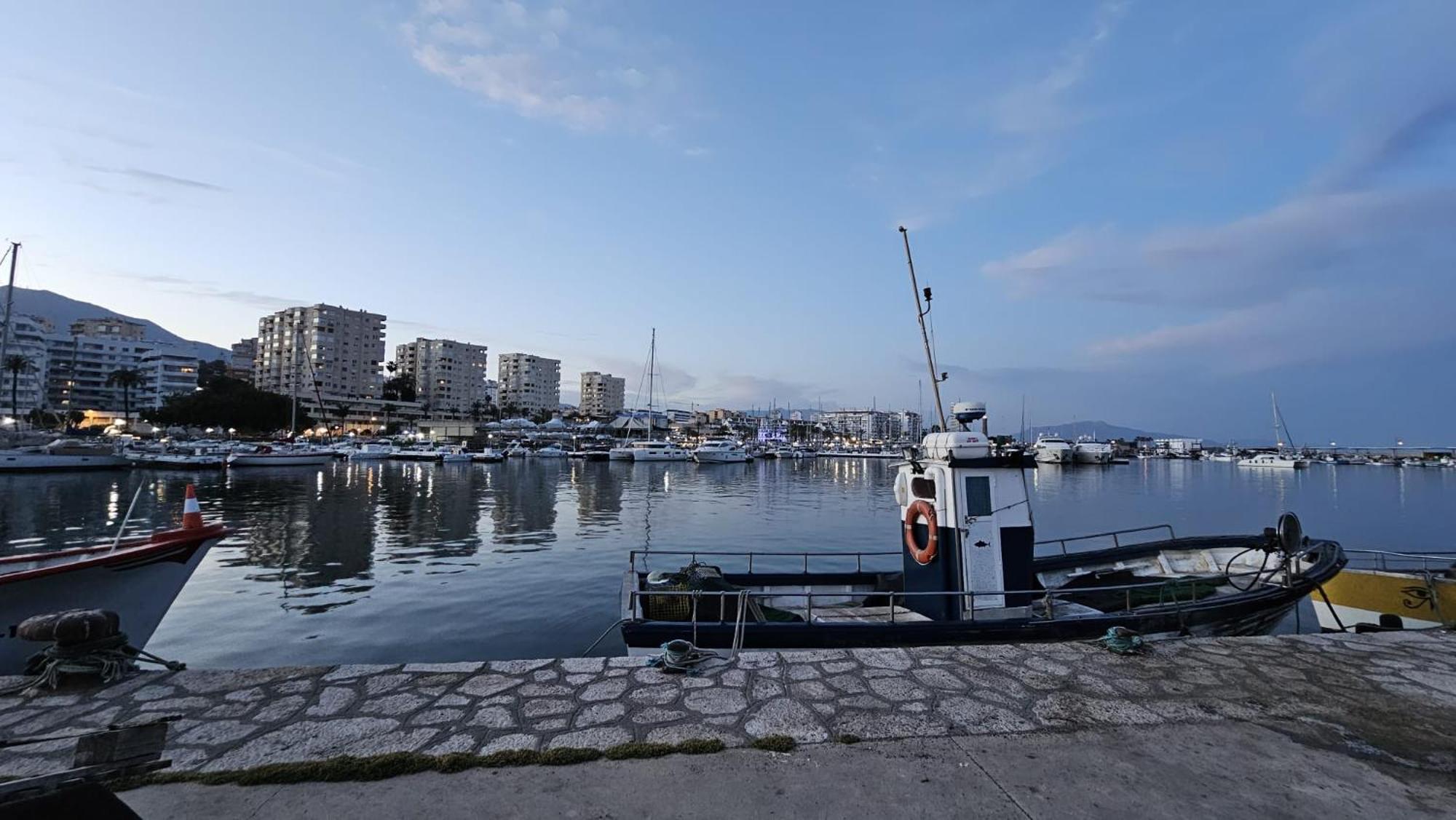 Junto A La Playa Del Cristo Cerca Del Puerto Apartment Estepona Bagian luar foto