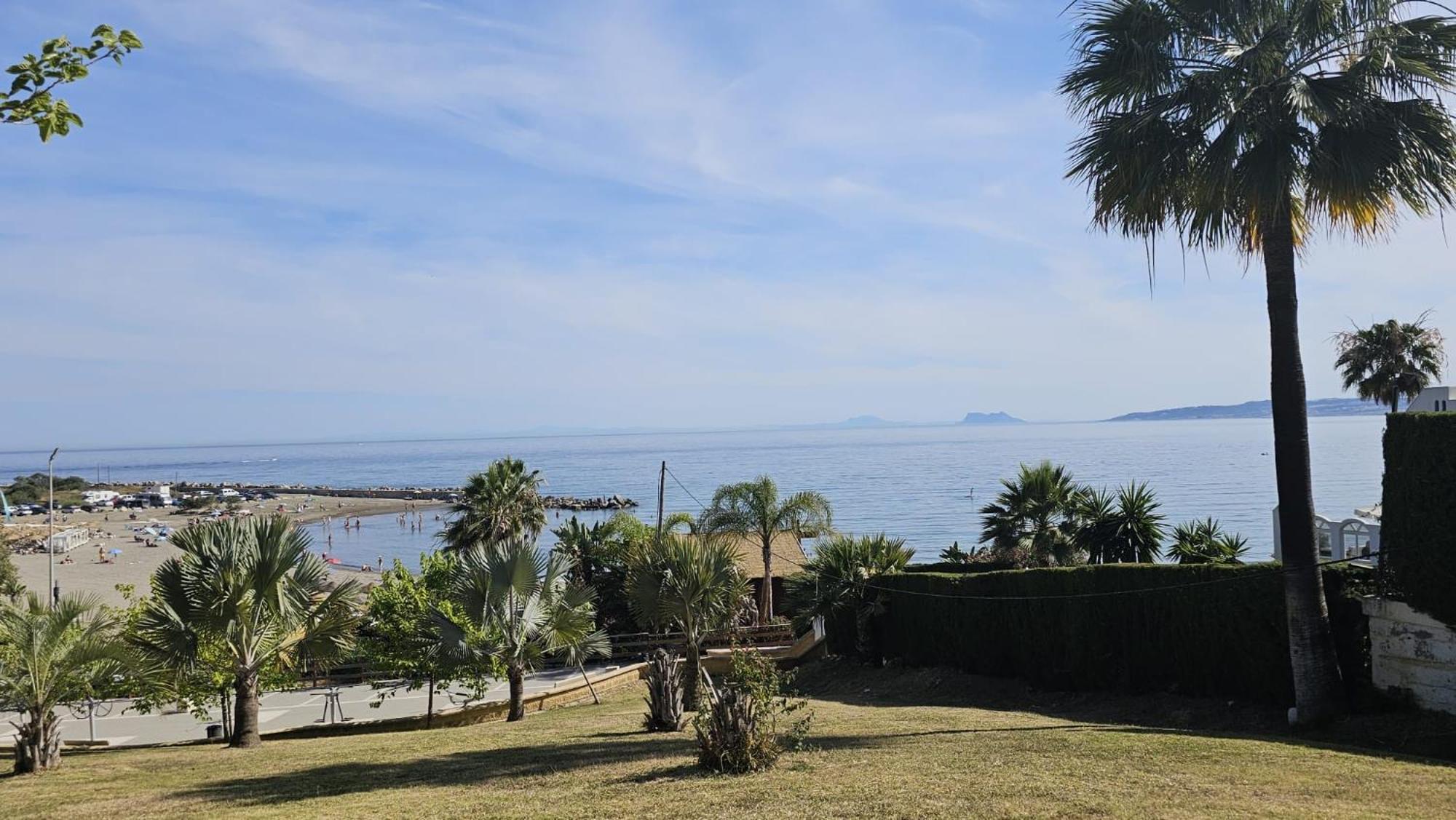 Junto A La Playa Del Cristo Cerca Del Puerto Apartment Estepona Bagian luar foto